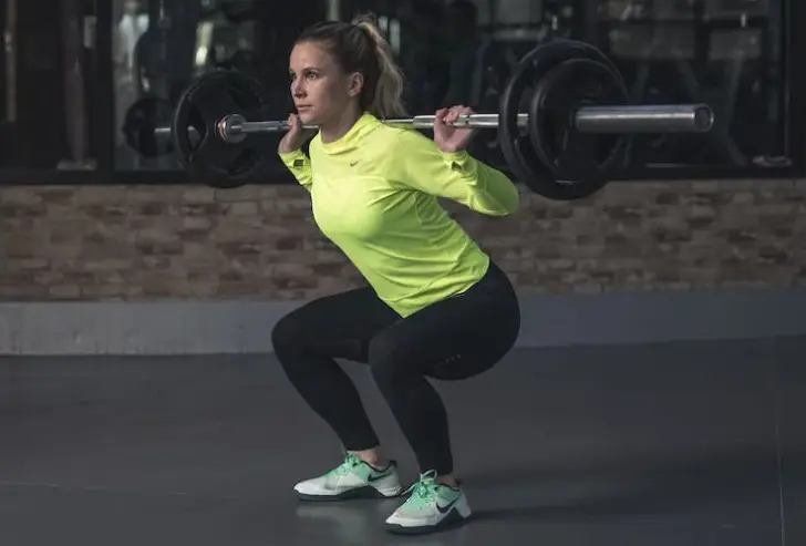 this image shows a person doing the weighted squat